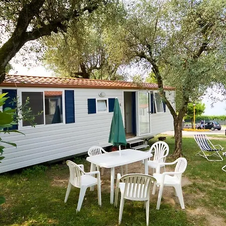 مكان تخييم Cisano - San Vito 4*